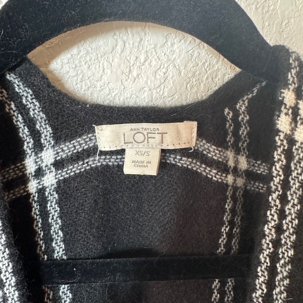 Ann Taylor LOFT Black and White Plaid Shawl Poncho – Size XS/S - Picture 3 of 4